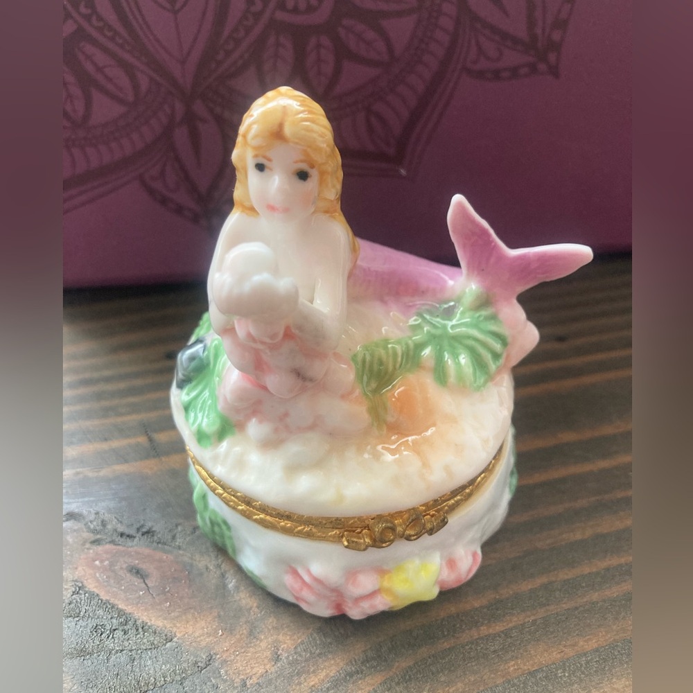 Genmore Porcelain Hinged Trinket Box - Mermaid.